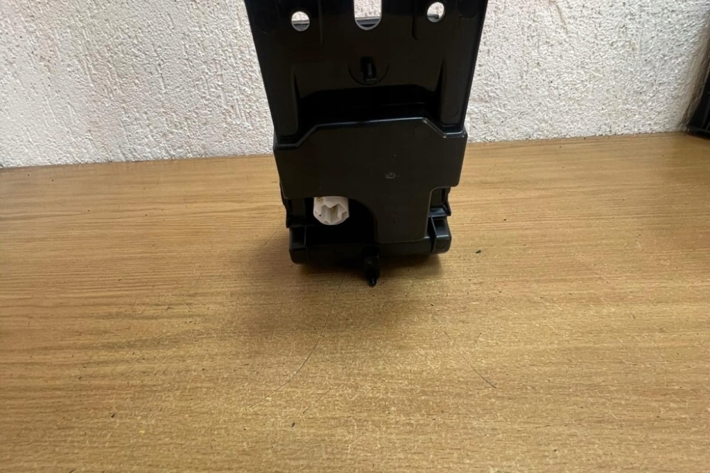 фото №9, Пепельница jaguar xf x250 ax23045h72a 3.0l дизель 177kw 2010