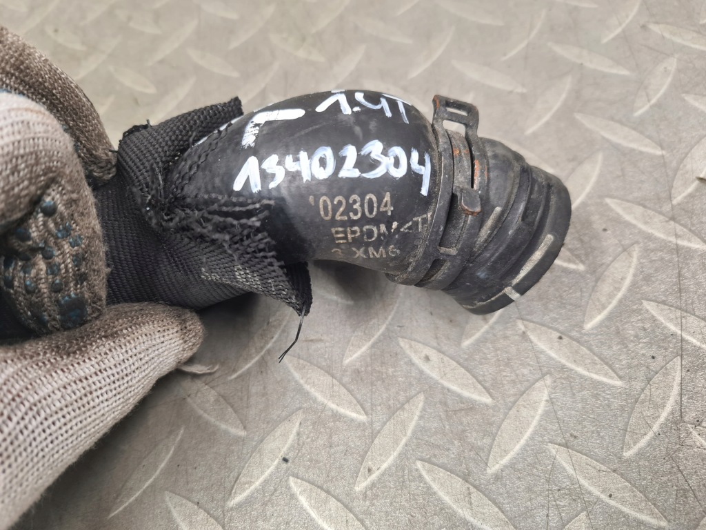 Шланг пабтрубок  трубка радиатора воды жидкость corsa e 1.4 turbo 13402304 Недорого