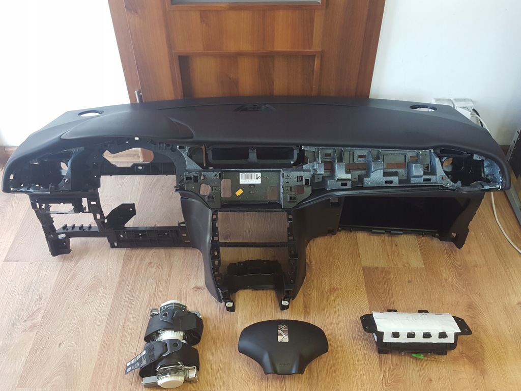 фото №1, Citroen ds3 консоль приборная панель приборная панель 2подушка безопасности 2ремни