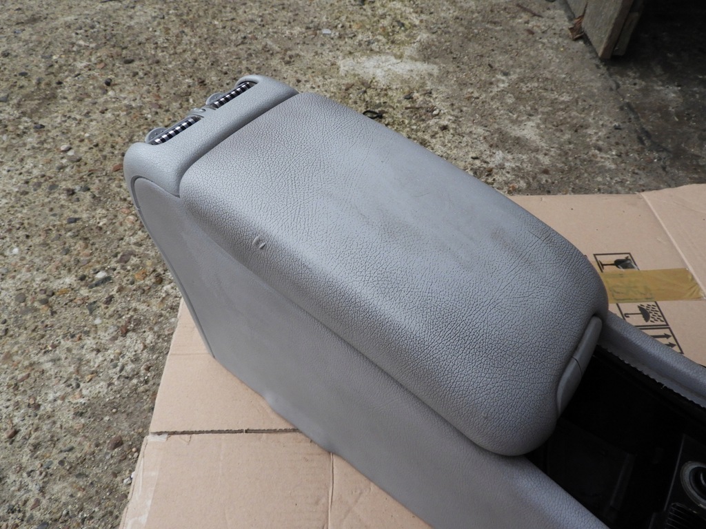 фото №7, Подлокотник бардачок mercedes w203 c klasa szary =