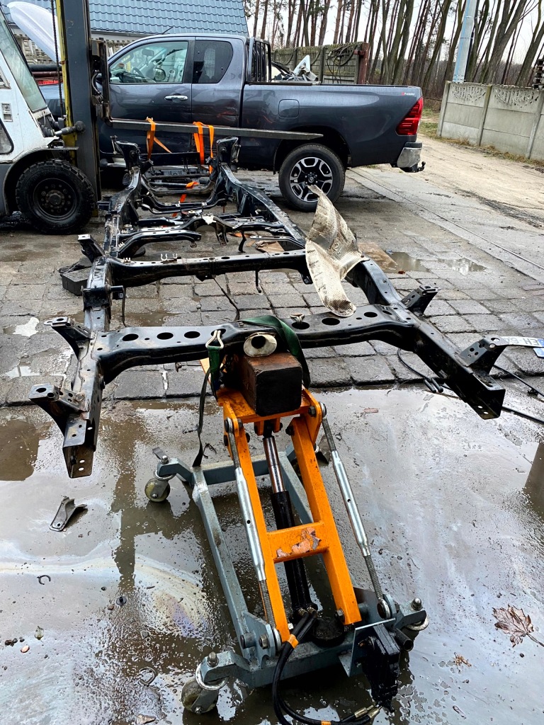 фото №1, Toyota hilux viii 8 2015- рама + dok ładna пряма 1,5 кабіни