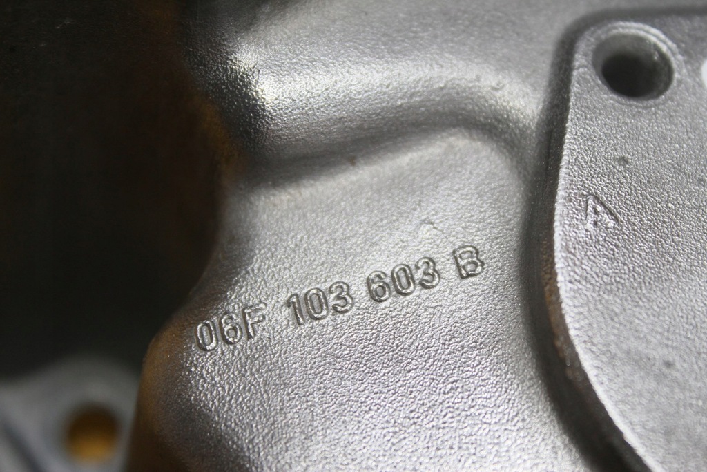 фото №9, Поддон масляная s3 8p a4 b7 2.0 tfsi 06f103603ba