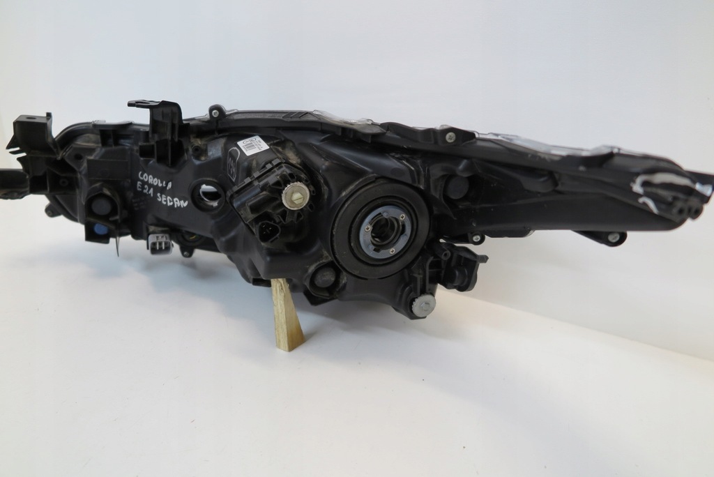 фото №8, Лампа фара led правый перед передний toyota corolla e21 81110-02t31-00