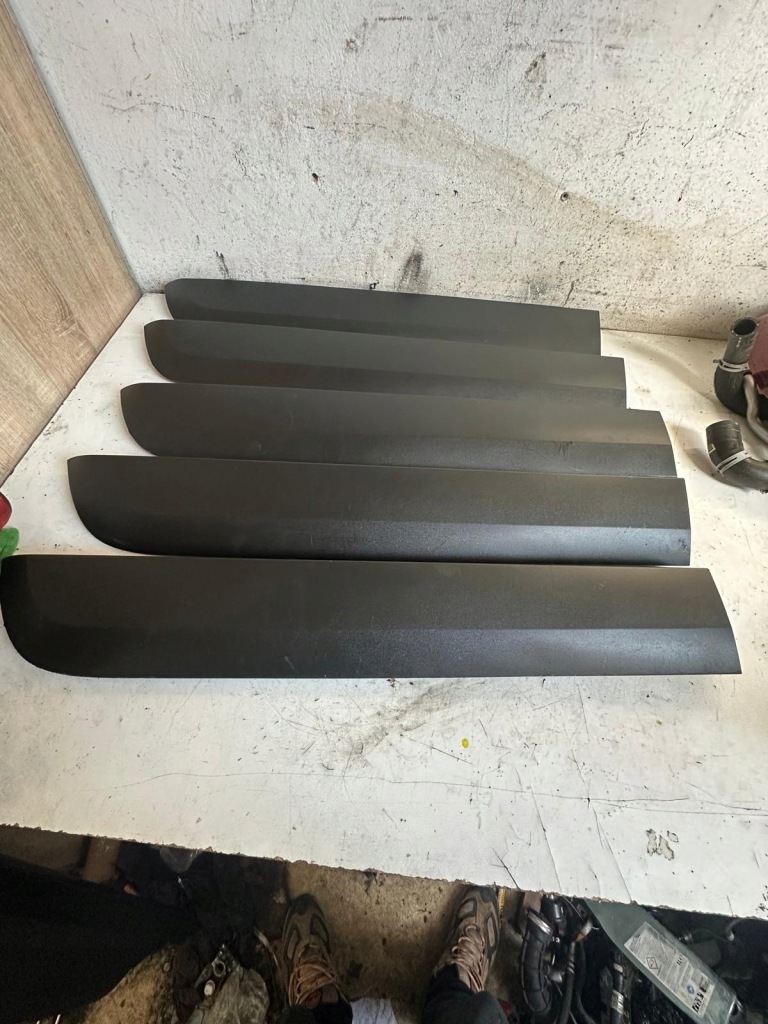 Купити Renault express ii молдинг задня ліва 828774671r