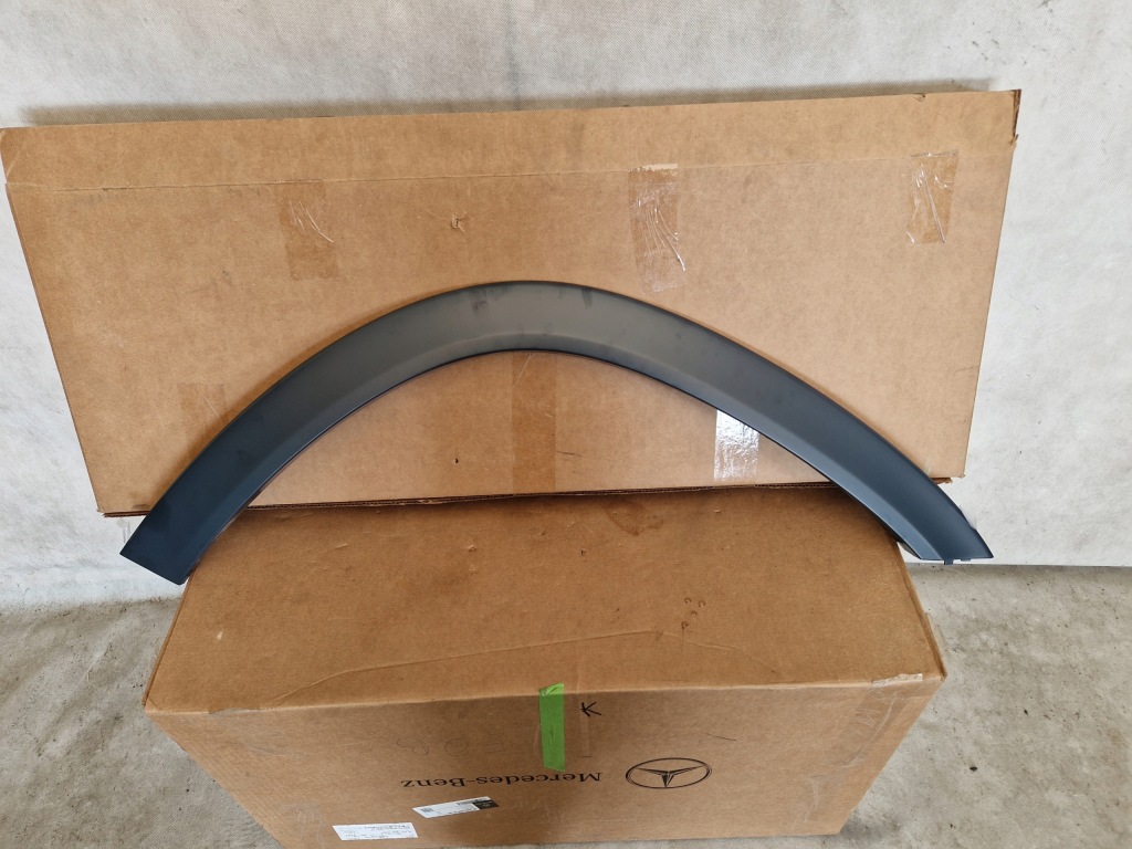 Купить Молдинг правая перед mercedes gle amg a1678840200