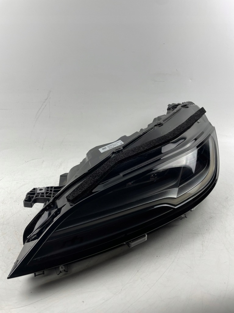 Купить Tesla 3 highland 23- лампа левая перед передняя full led 1760888-00-f