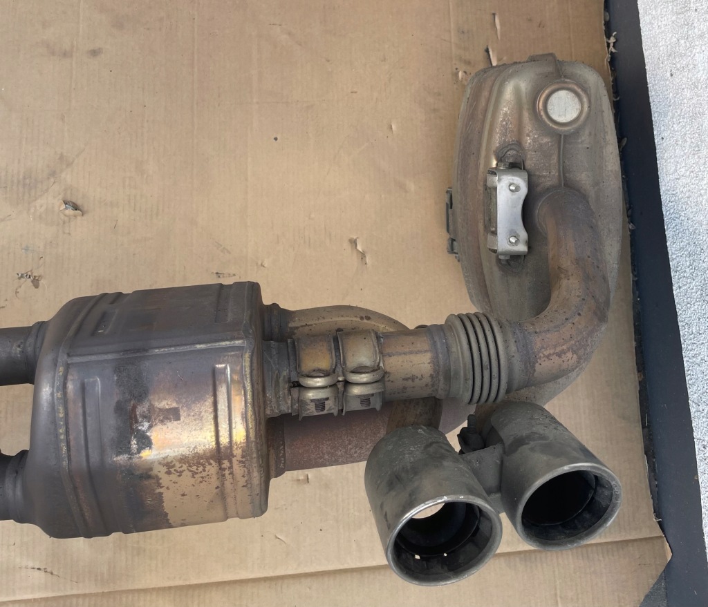 Porsche carrera 991 вихлоп гасник кінцевий активний 99111143707 в Україні