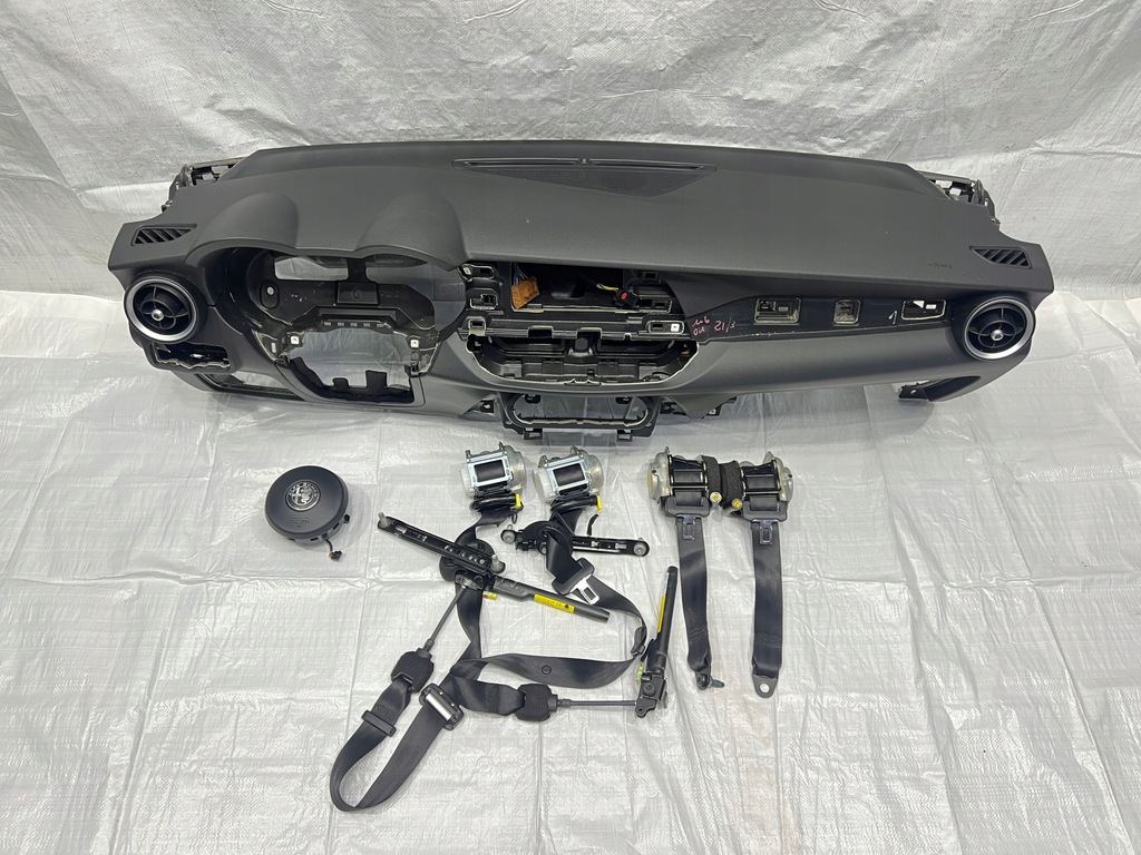 фото №1, Alfa romeo stelvio консоль приборная панель приборная