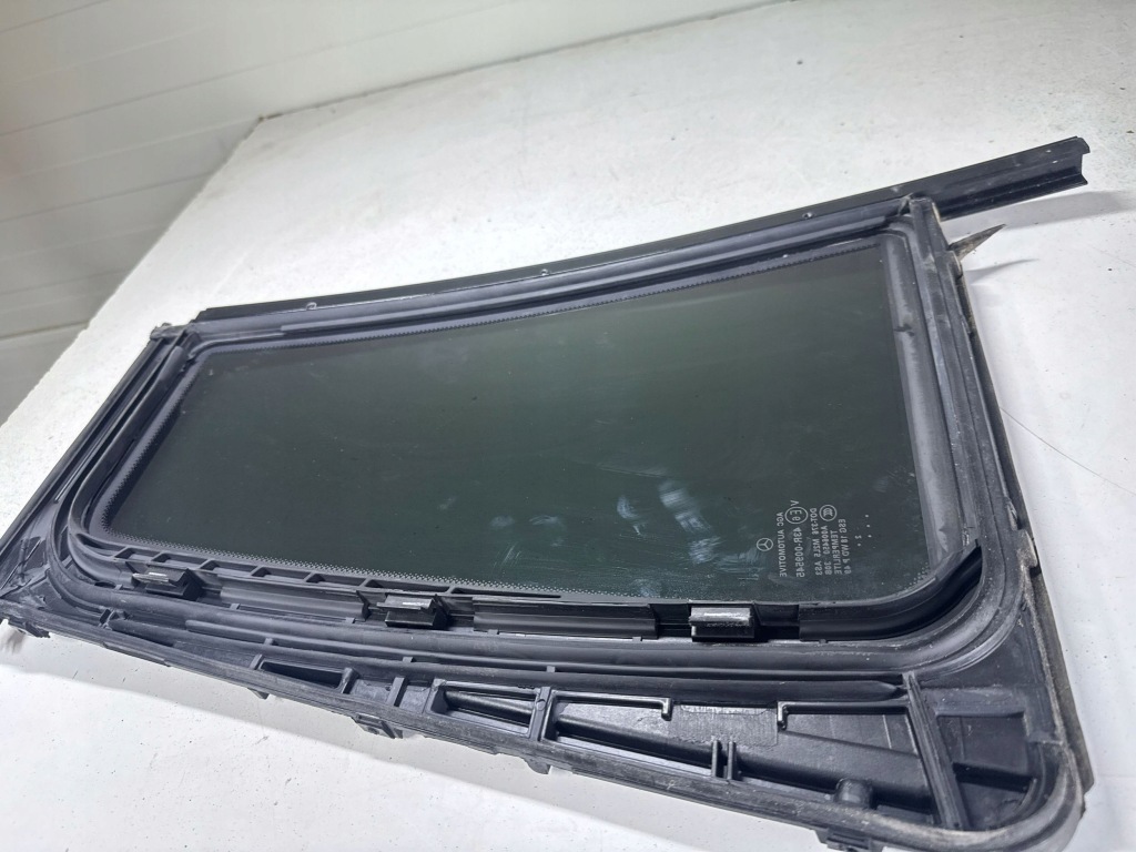 Стекло боковая задняя mercedes-benz gl x166 a1667300755 бензин 2014 в Украине