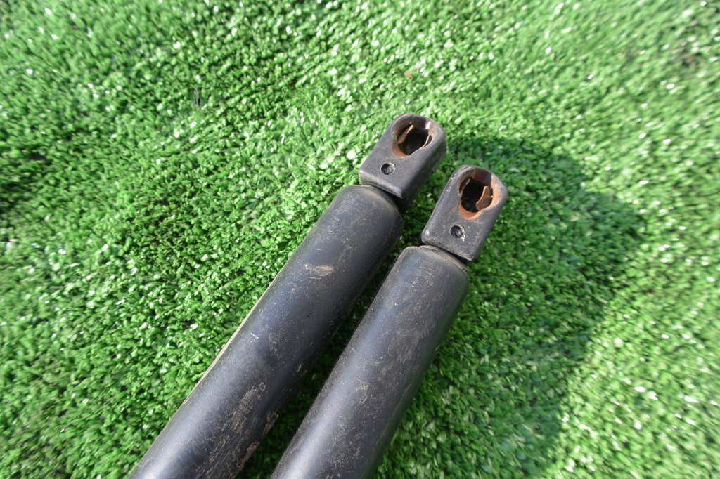 Амортизатор крышки комплект 2szt mercedes ml w164 Недорого