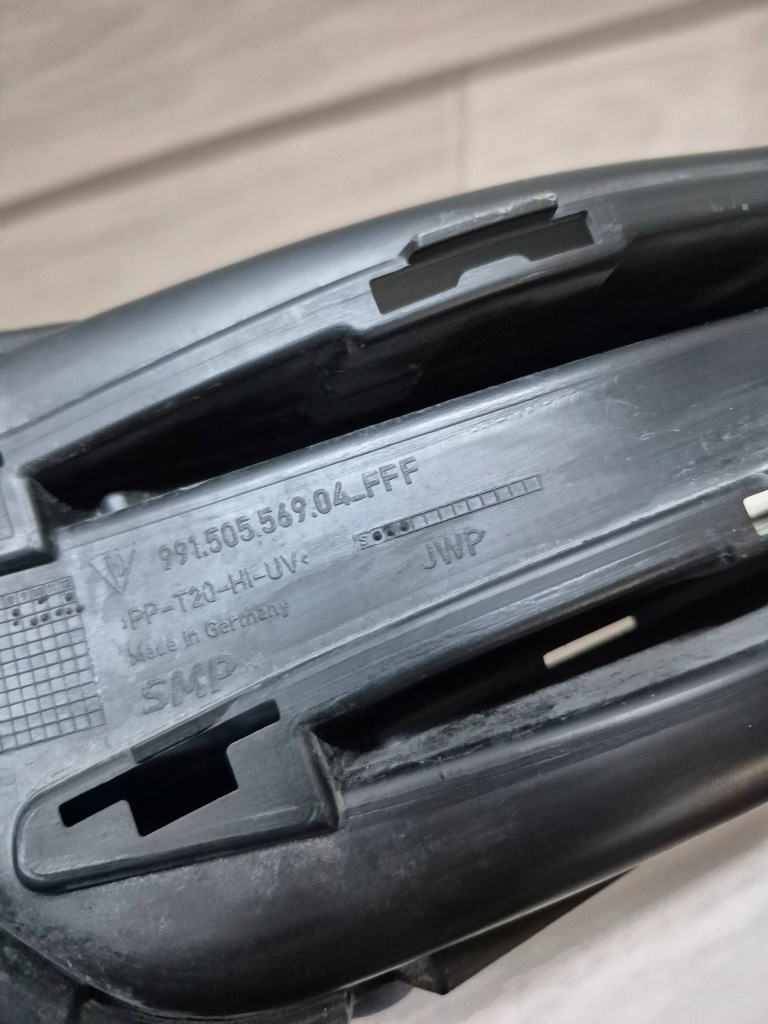 12443. porsche 911 991 решётка средняя бампер перед 99150556904 Недорого