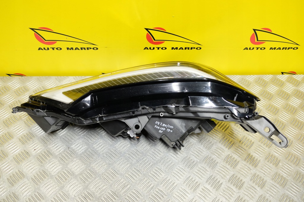 Lexus ux200 ux250 2019- фара фара led правий європа Недорого