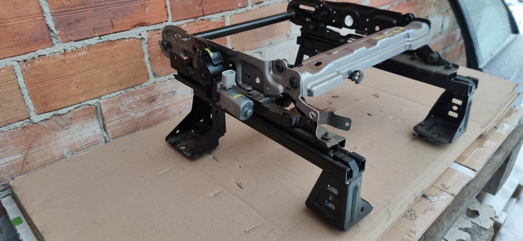 фото №5, Kuga mk1 моторчик регулировки сиденье правого каркас