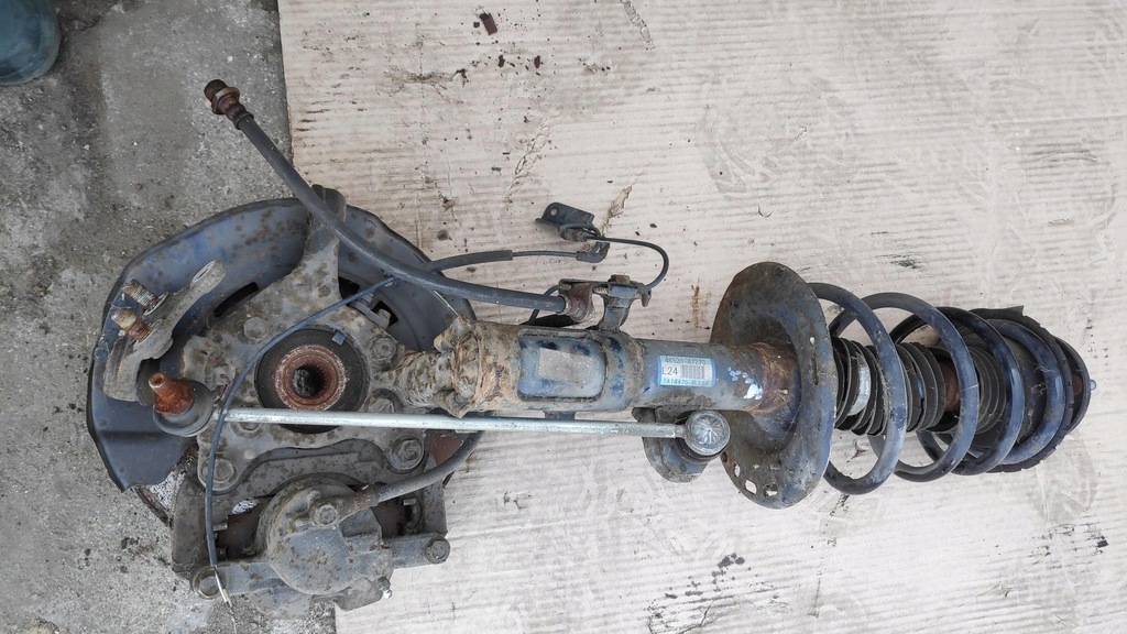 фото №5, Амортизационная стойка поворотный кулак левый prius plus 48520-47270