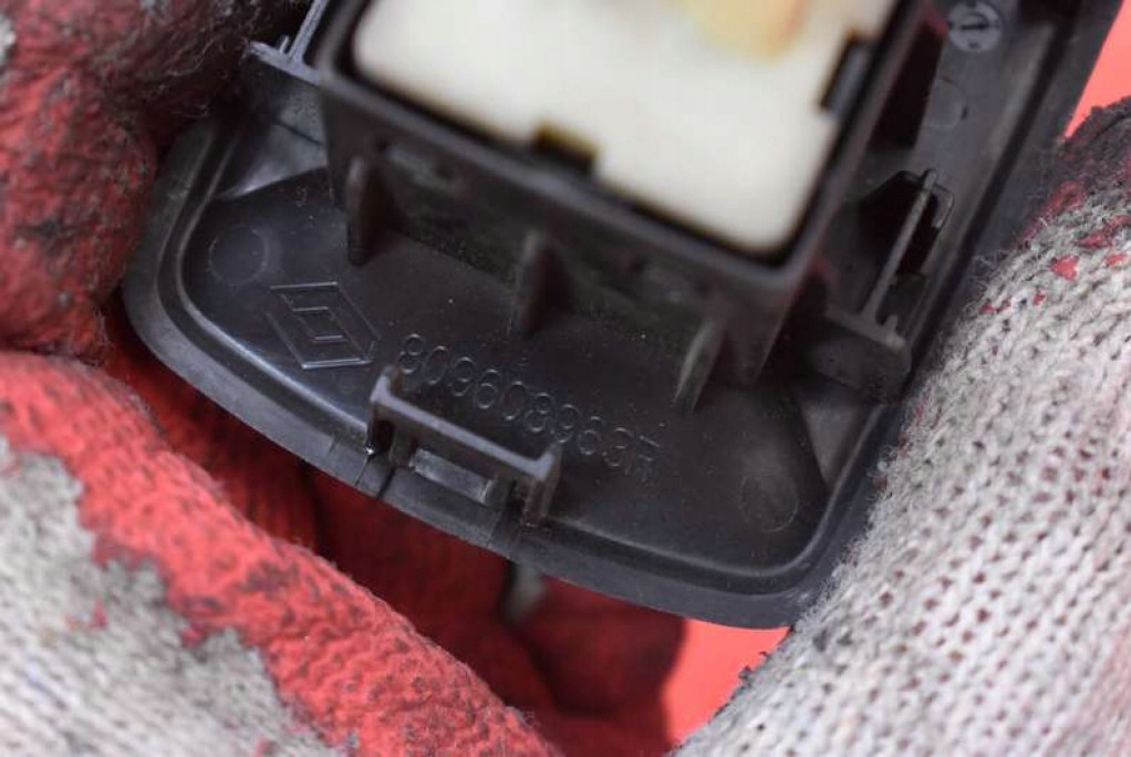 фото №7, Выключатель подъёма стекло правый перед 809608963r renault trafic iii 14-21