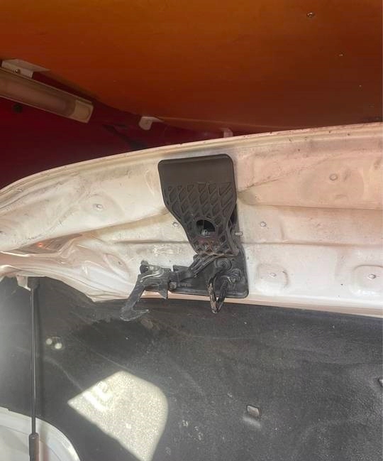 фото №1, Audi a3 8p lift 08-12r засов замка капот