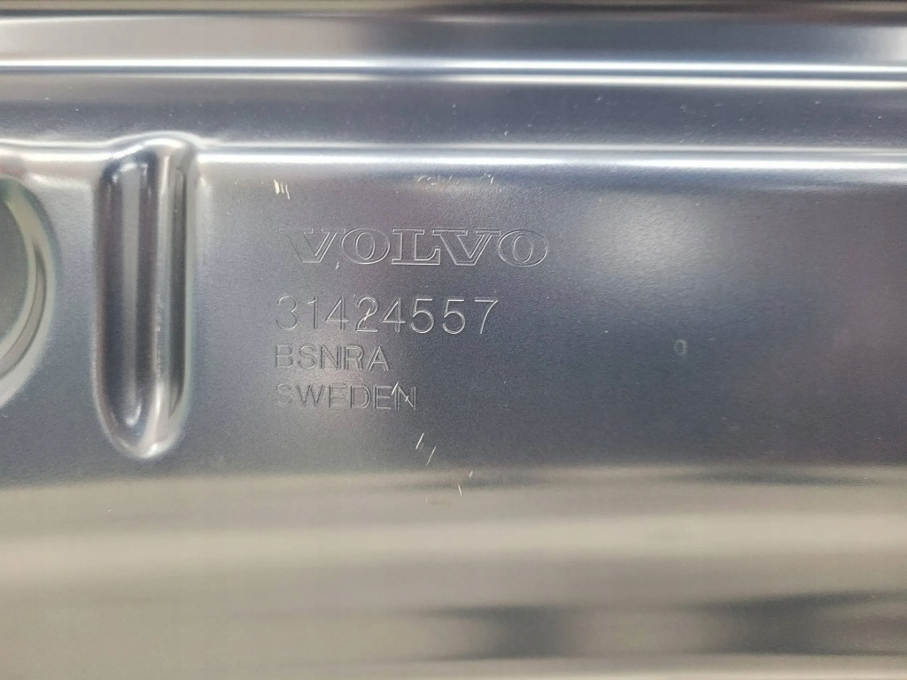 Volvo xc60 2 2 17+ капот кришка двигуна перед передня fv Недорого