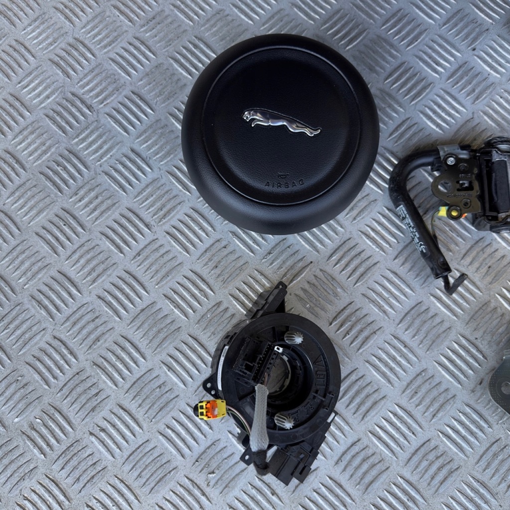 Приборная панель панель  ремни подушка безопасности jaguar e-pace 2017 rok в Украине