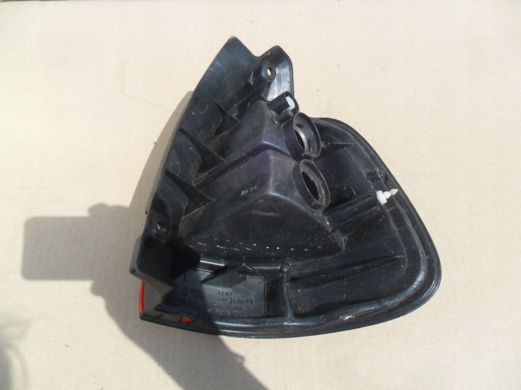 фото №11, Suzuki baleno combi 2000-2002 лампа задня права