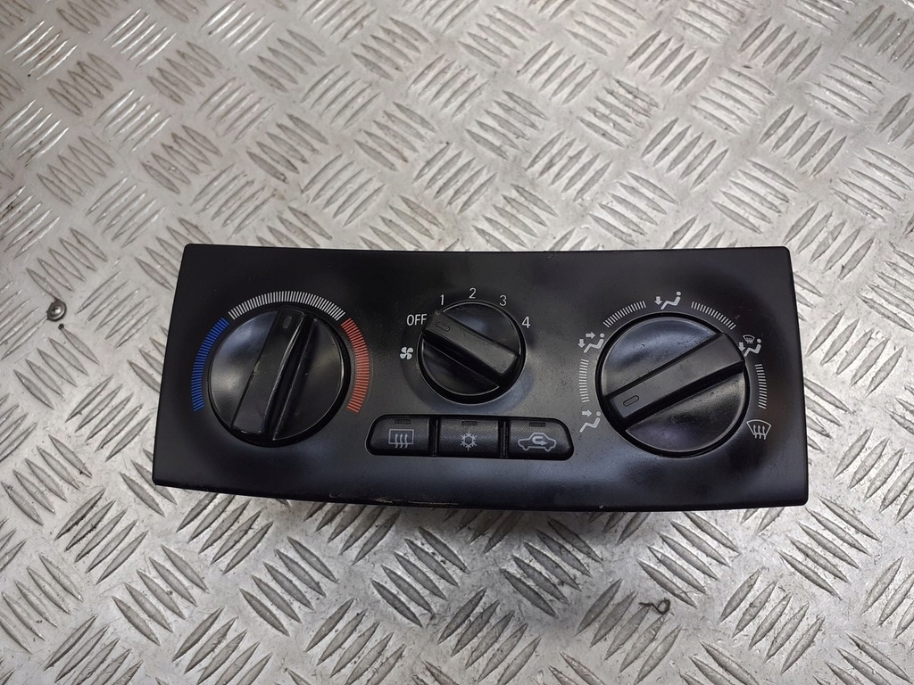 фото №1, Панель обдув mitsubishi space star mn140637