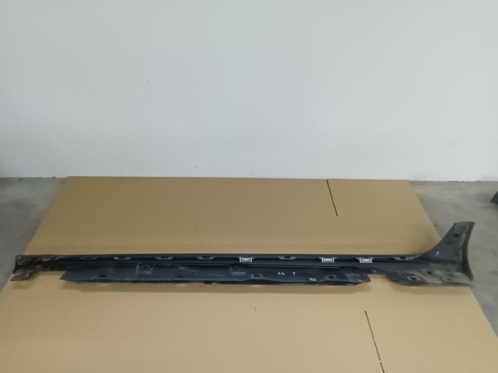 Молдинг порог правый  audi a6 c7 allroad порог правая Киев