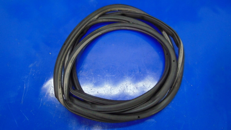 фото №1, Прокладка двері правий перед vw caddy iii lift 10-15 rok