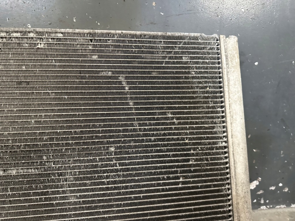 Радиатор воды audi a8 d3 4.2 tdi 4e0121251 Цена