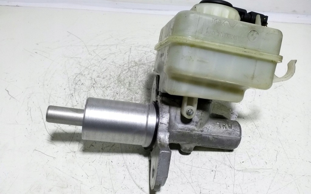 Купити Насос гальмівна bmw 5 e60 e61 320671792