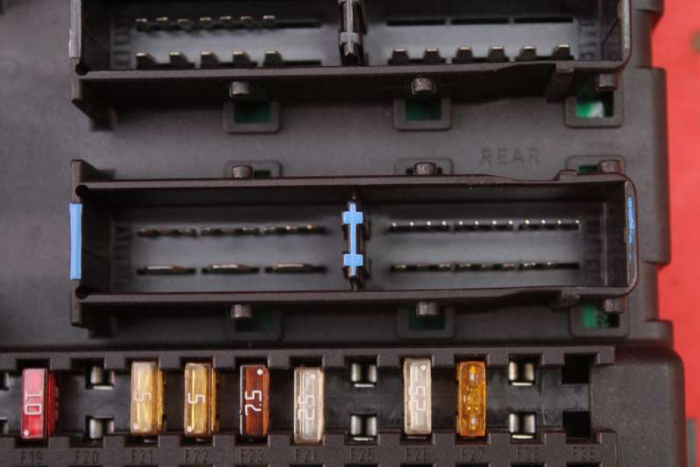 Коробка предохранителей 13112913 at opel signum 2.2 direct 155 km + pin Киев