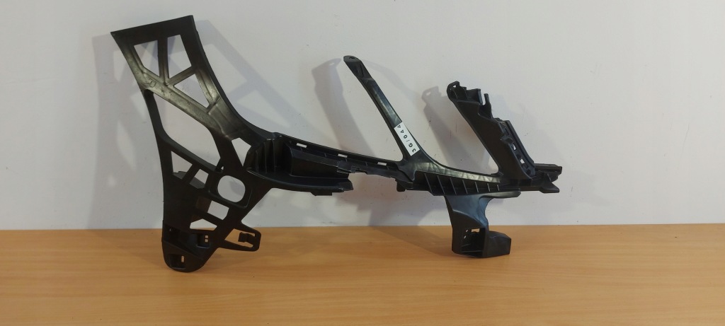 фото №1, Mercedes e-klasa w212 amg направляющая лампы бампера rh