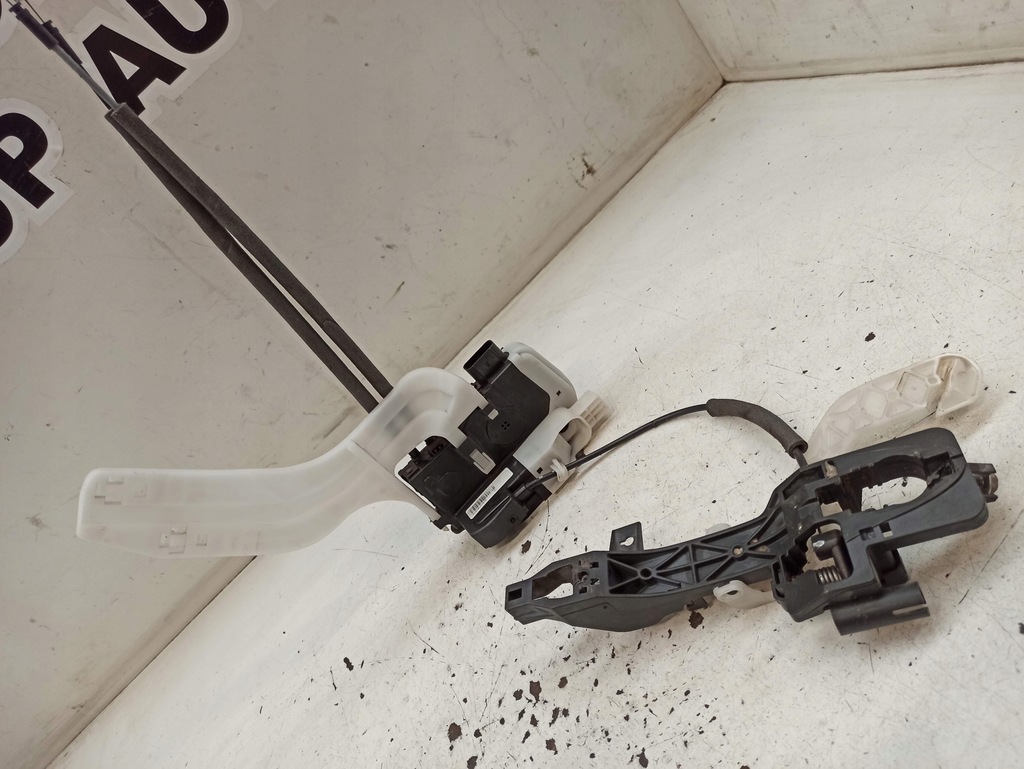 фото №1, Hyundai ix35 2013 замок дверь левый задняя ручка новый