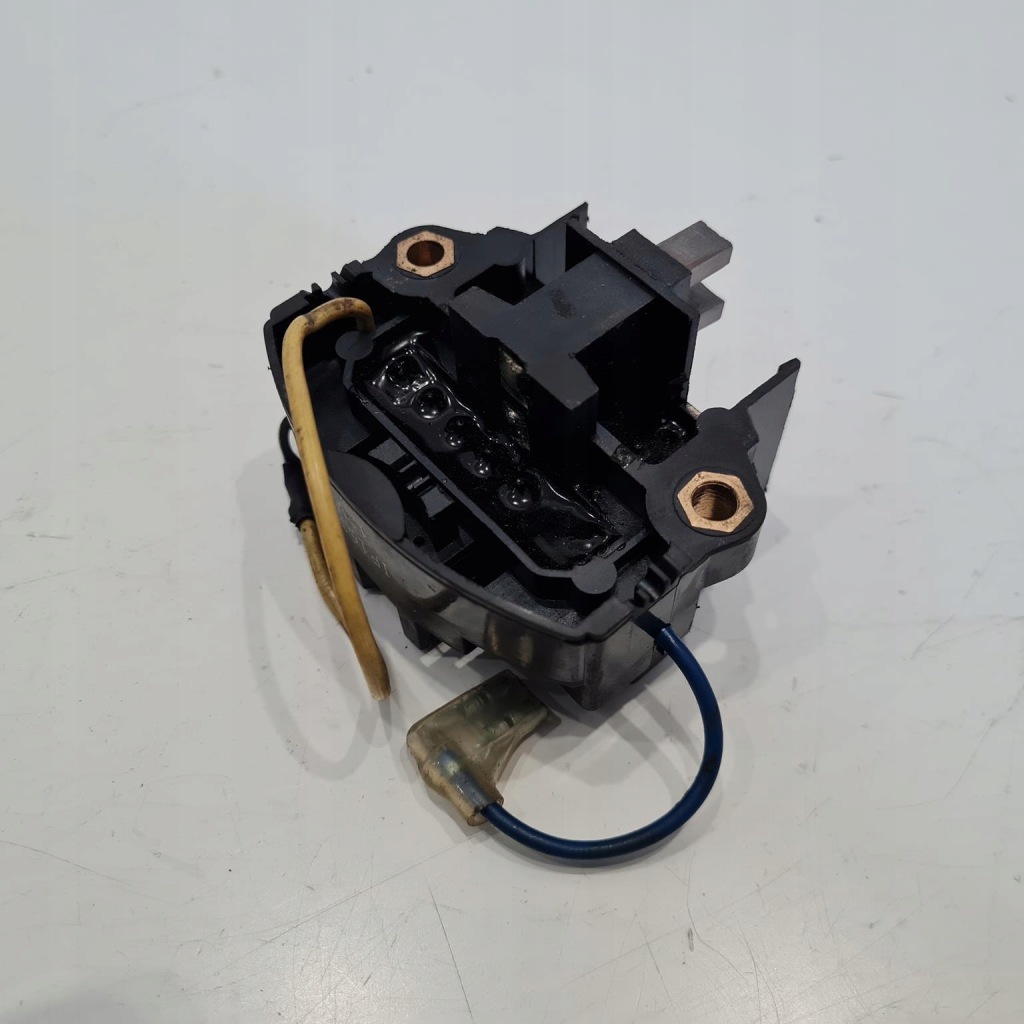 Volkswagen mercedes seat renault регулятор напряжения cq1010012 Цена