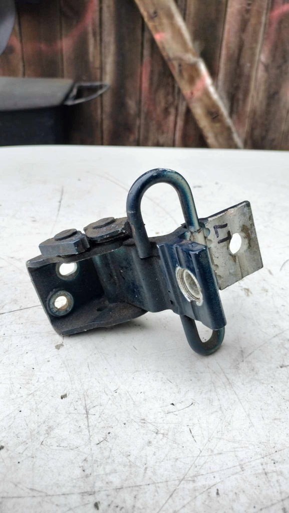 Купити Петля двері лівий задній нижній audi 80 b4