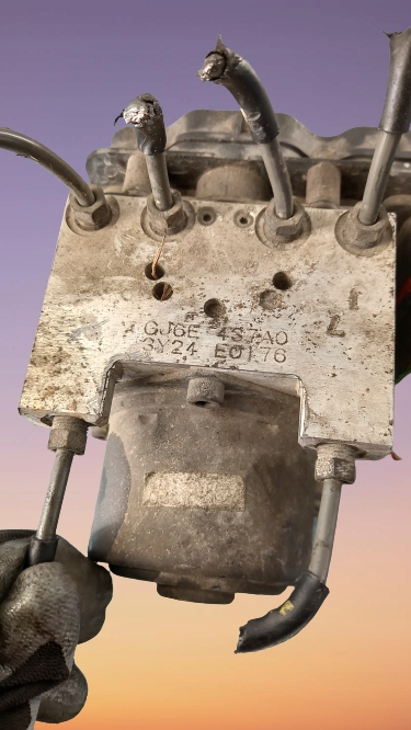 фото №4, Насос abs mazda 6 2.0d 04r