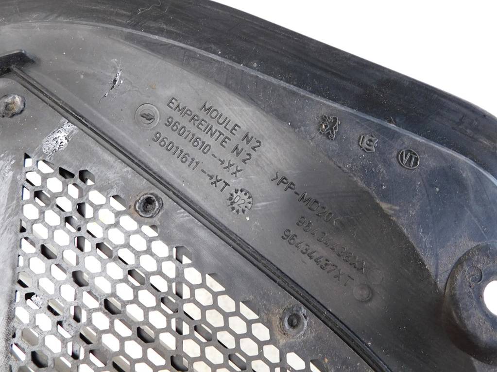 фото №8, Peugeot 206 cc 2003r решётка впуск воздуха