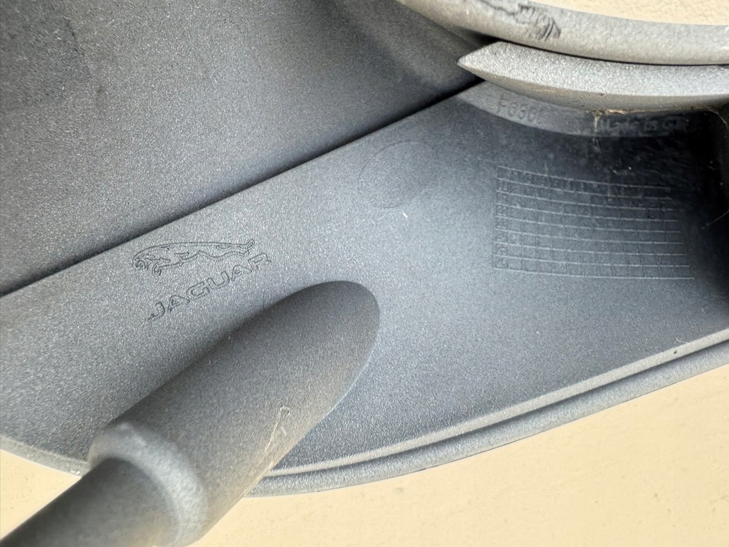 фото №15, Jaguar f-pace x761 lift svr 20r- решітка бампера права перед mk8m-17f908-a