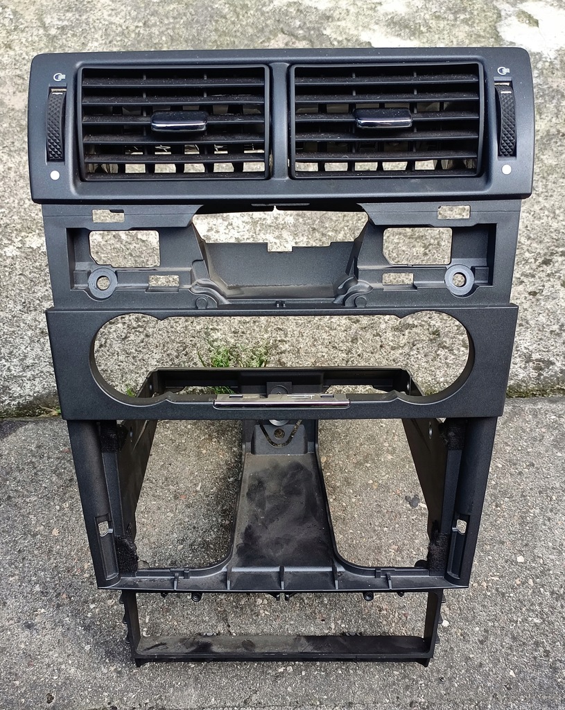 фото №1, Ford mondeo mk3 рамка средняя радио консоли решётка