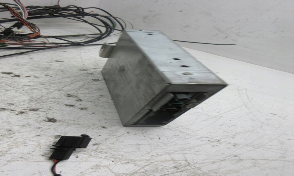 фото №7, Audi a8 d3 накладка камера заднього виду модуль електропроводка 4e0910441