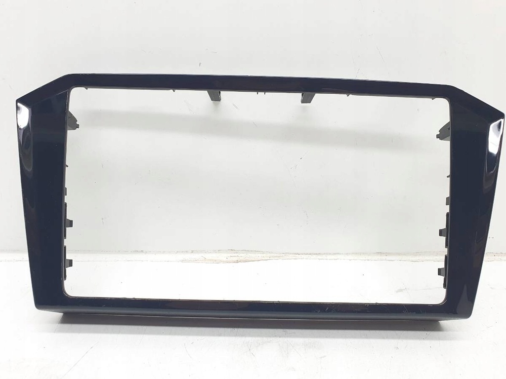 фото №1, Рамка дисплея радио навигации приборная панель dekor vw arteon 3g8858069