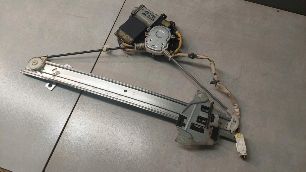 фото №10, Подъемник стекло правый задняя space wagon iii 2.4 gdi