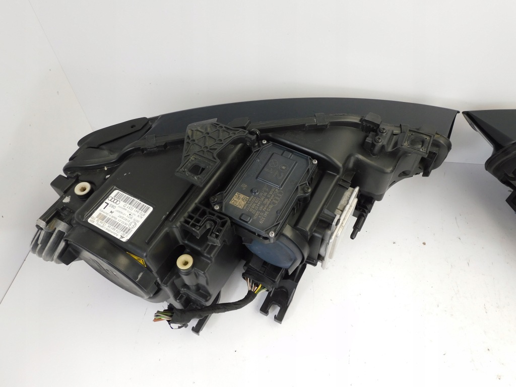 Audi a5 8t рестайлинг  фара правая левая ксенон поворотный 8t0941032 8t0941031 комплектный с Разборки