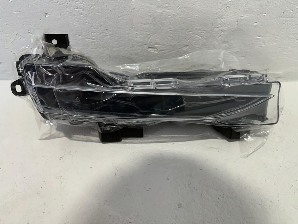 Купити Фара drl halogrn led правий tesla model 3 рестайлінг