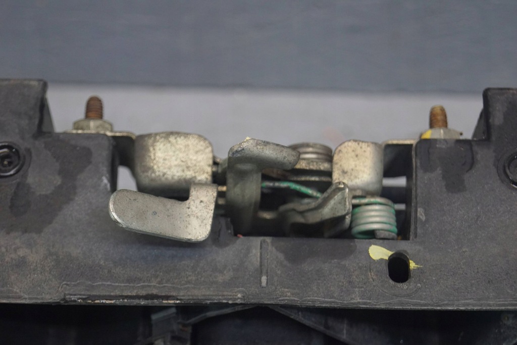 фото №11, Pas передний верхний усилитель renault clio iii 8200290143 ż248