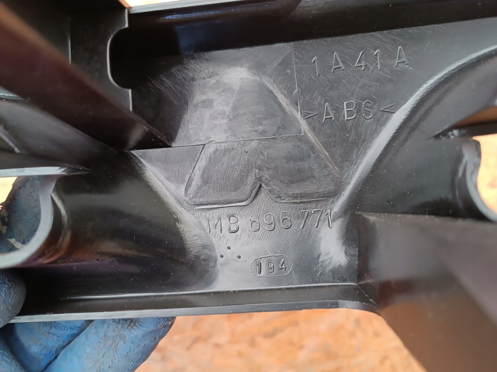 фото №9, Решётка решётка радиатора решётка радиатора бампера перед mb696771 mitsubishi lancer vi 92-