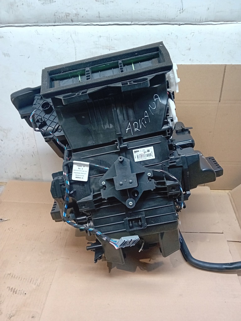 фото №1, Отопитель вентилятор renault arkana 272704163r