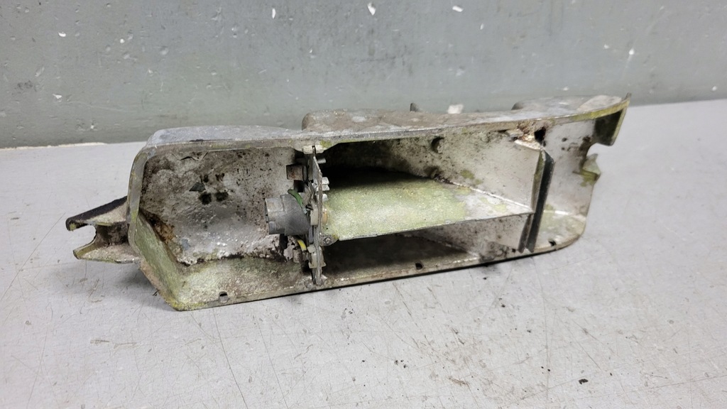 фото №6, Відбивач вкладиш лампи правий задня mercedes w108 w109