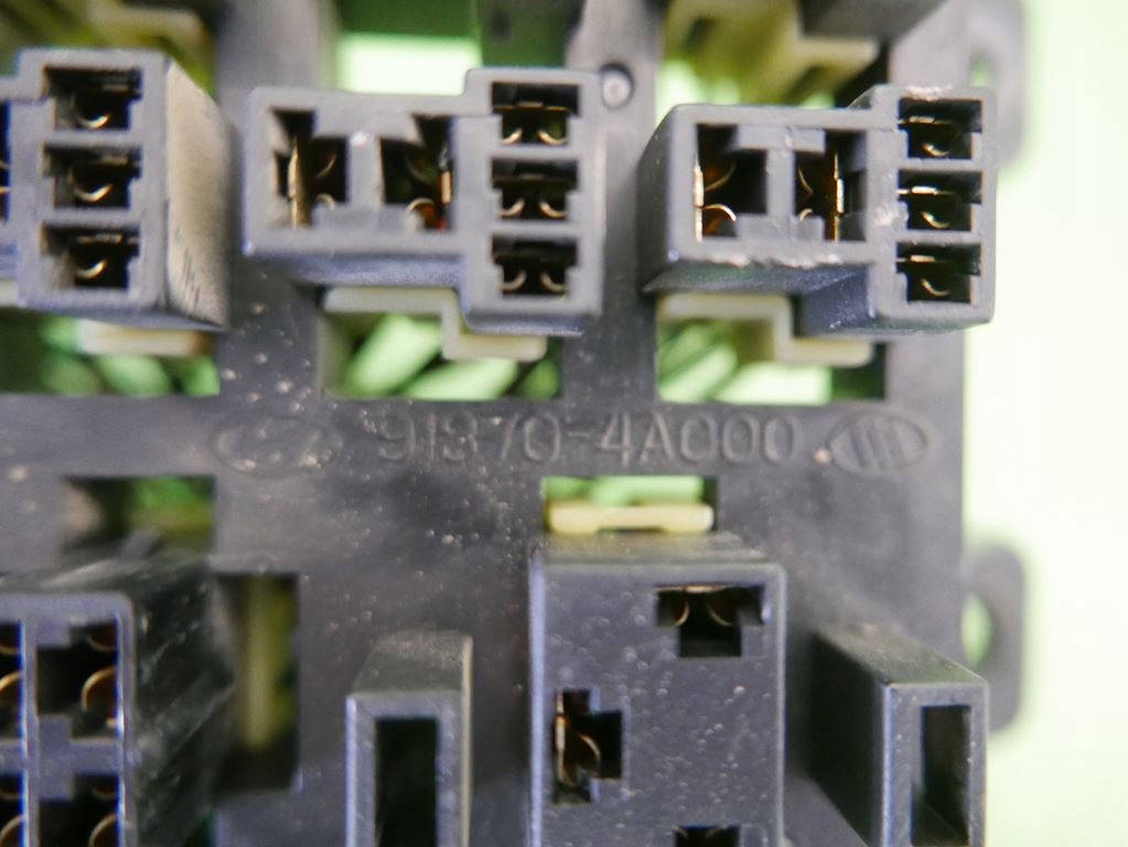 фото №5, Коробка реле hyundai h1 i 2.5 td 00-02