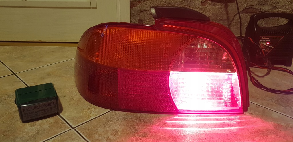 фото №15, Toyota avensis t22 sedan лампа задняя задняя левая - оригинал!