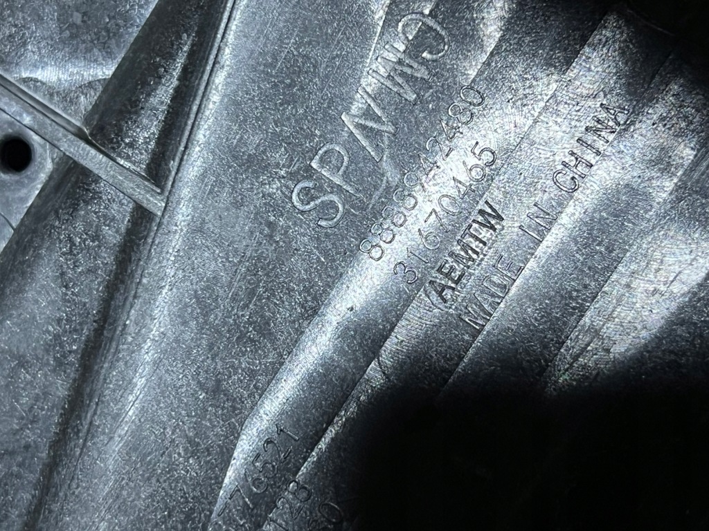 Volvo xc40 1.5 t3 основание кронштейн аккумулятор держатель корпус 32244415 Киев