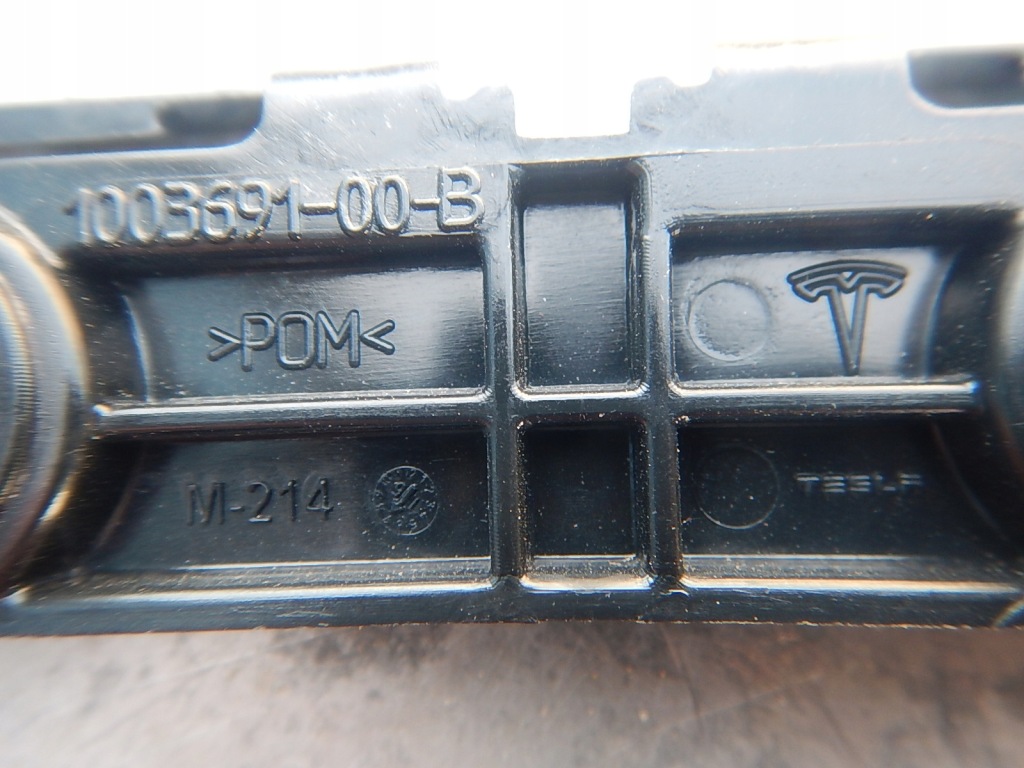 Tesla model s кронштейн  кронштейн порог 1003691-00-b Доставка